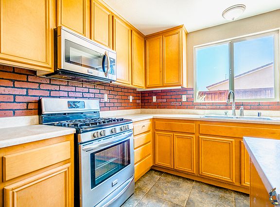 5th image of 300 Cahuilla Dr