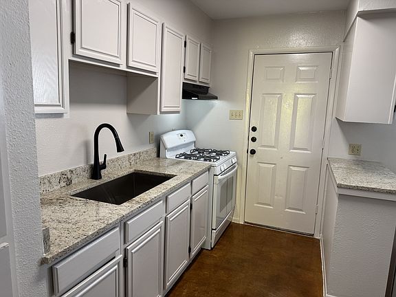 3rd image of 1218 Wyoming St