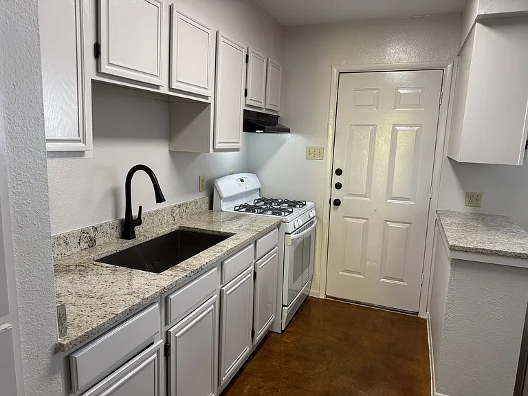 1218 Wyoming St — Photo 3