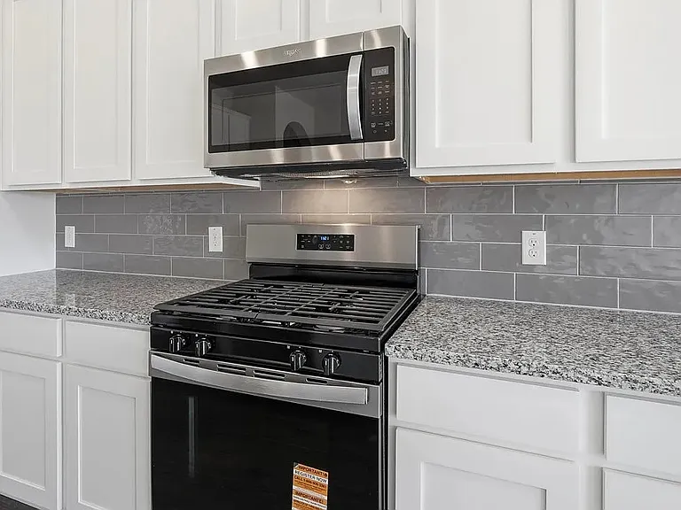 8428 Radiant St — Photo 3