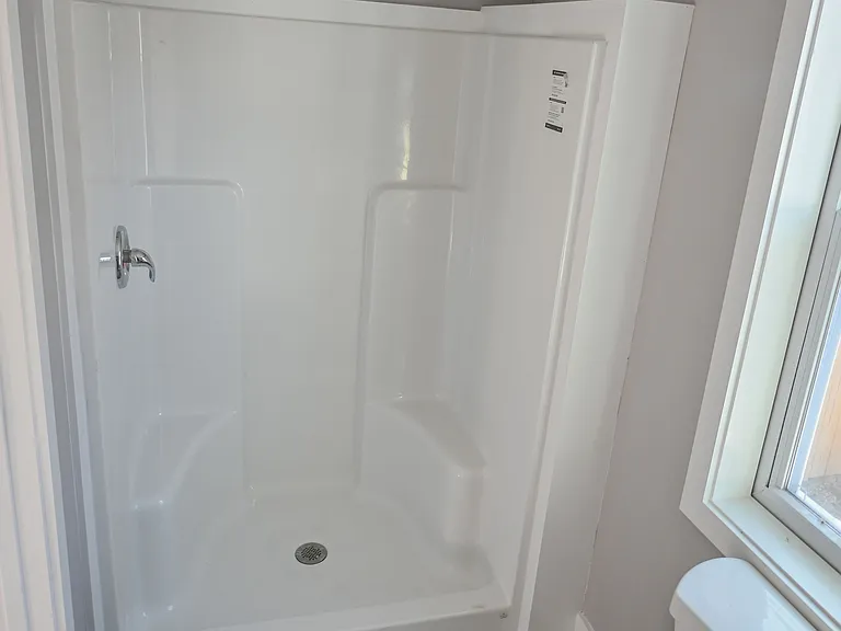 460 Bay St — Photo 3