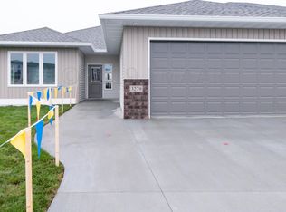 3279 10th St N, Fargo, ND 58102