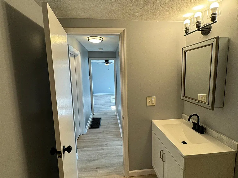 398 N Columbus St — Photo 12