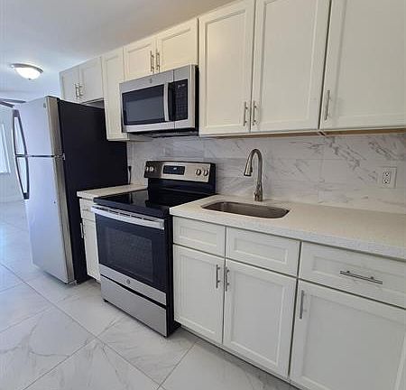 4th image of 933 W 7th St #C