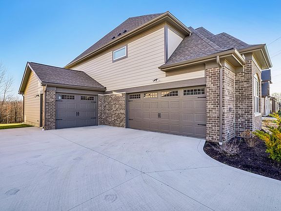 3rd image of 2704 Sycamore Trl