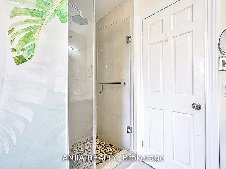 322 Hillsdale Ave E — Photo 15