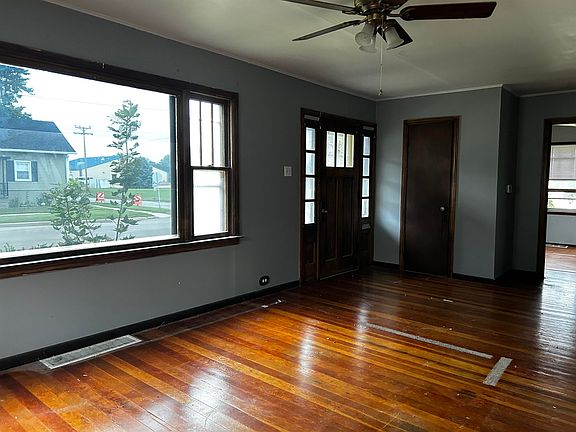 3rd image of 610 5th St