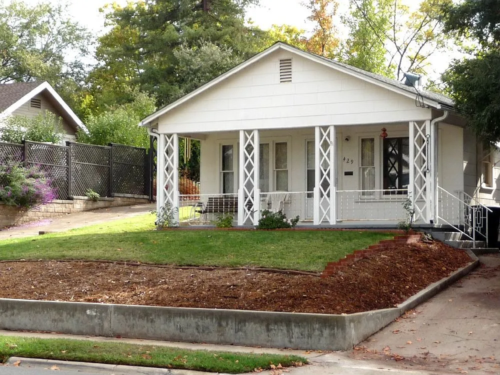 429 Main St photo 1
