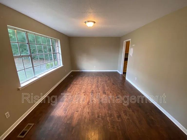 540 20th Ct NE — Photo 5