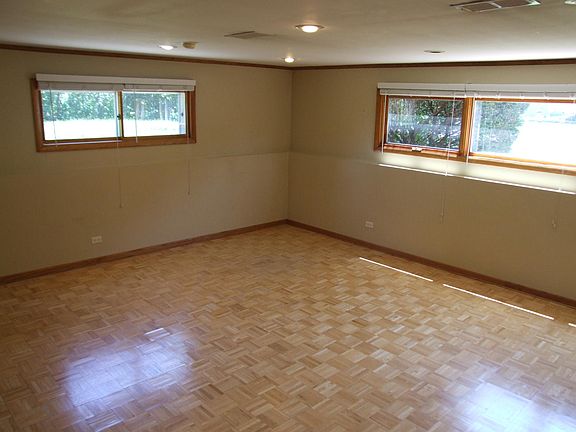 3rd image of 825 Laramie Ave