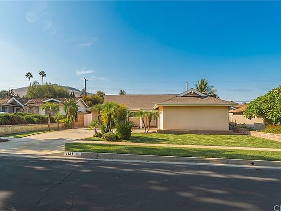 2nd image of 1131 Old Canyon Dr