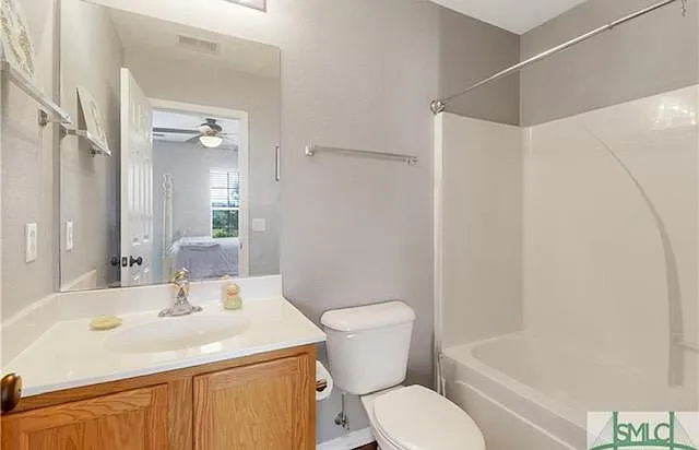 2 bed, 1024 sqft, $1,800 — Photo 3