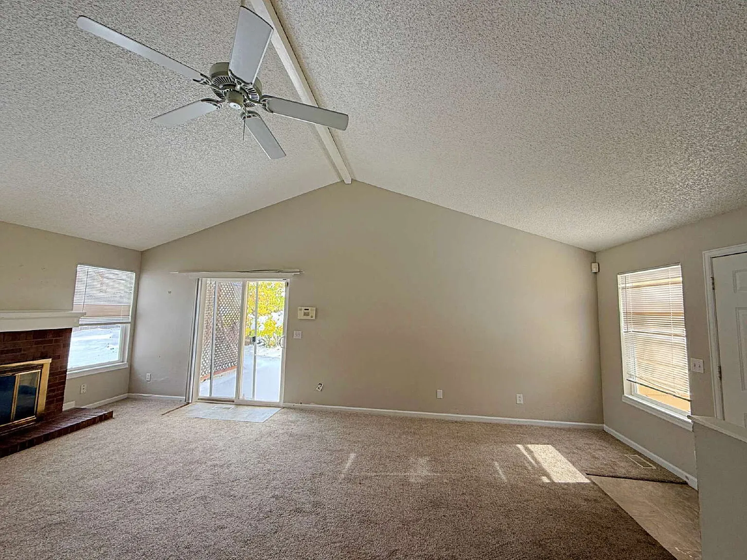 4 bed, 2.0 bath, 1848 sqft, $2,550 — Photo 2