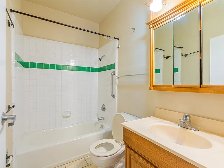 150 Caldecott Ln #1 — Photo 4