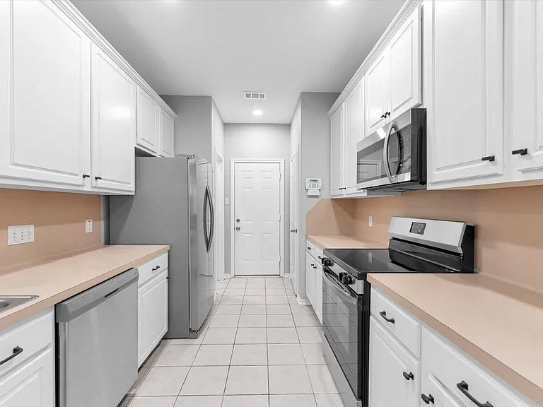 16007 Sandy Path Ln — Photo 24