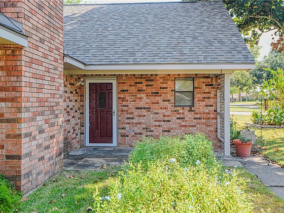2nd image of 103 Bluebonnet Dr