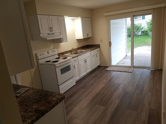 Kitchen w/patio entrance