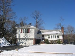 19 Beacon Dr, Port Washington, NY 11050