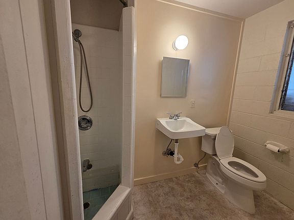 3rd image of 221 Kapuni St #A