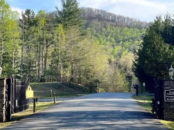 102 Badger Rd, Blairsville, GA 30512