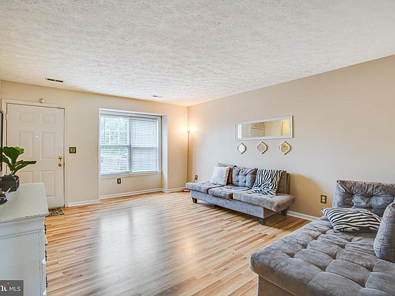 3rd image of 4002 Sherborne Ln