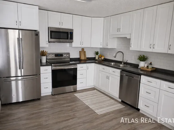 3043 17th Ave APT 102, Longmont, CO 80503