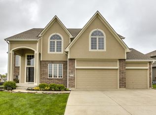 404 SE Snaffle Bit Dr, Lees Summit, MO 64082