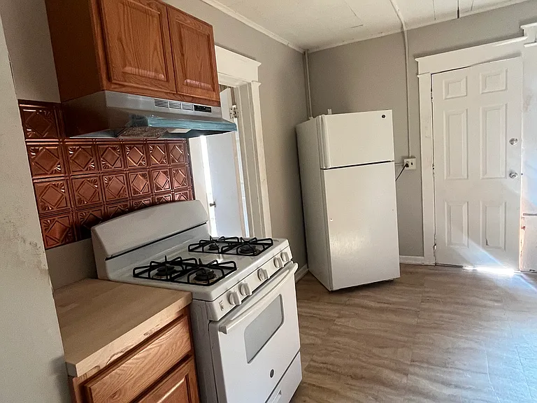 78 Hawkins St #A — Photo 2