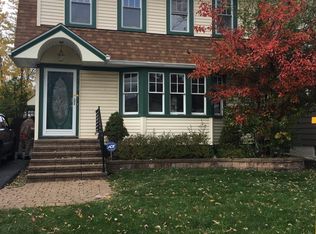 2112 Rossmoor Rd, Cleveland Heights, OH 44118