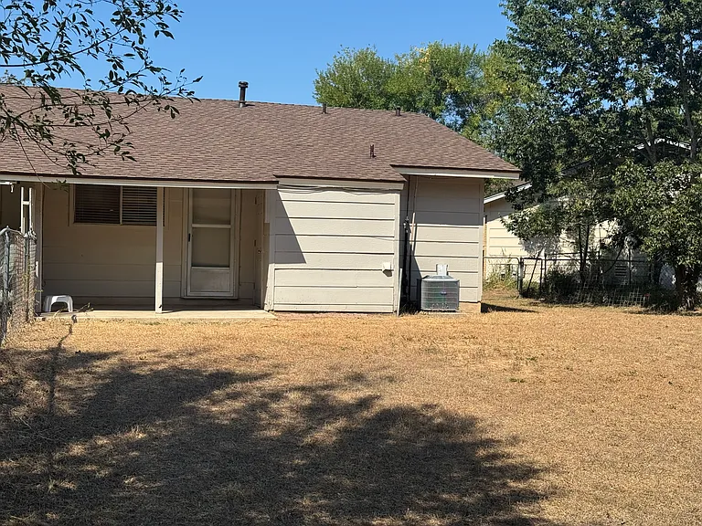 116 Coers Cir #B — Photo 10