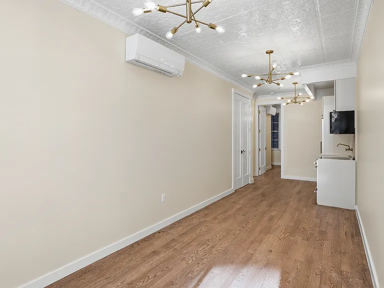 63 Nassau St #202 — Photo 13