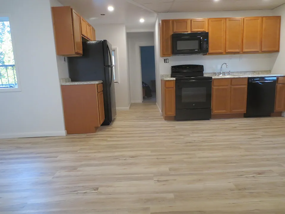 2421 Beechwood Blvd #C