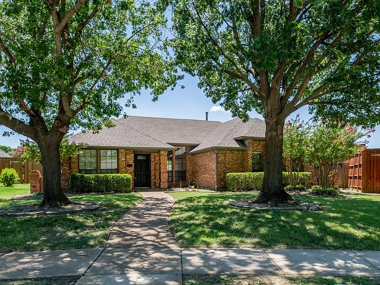 3624 Amanda Cir — Photo 1