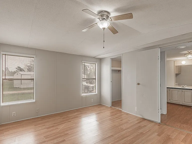 1345 FM 405 Rd — Photo 11