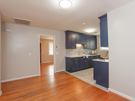 2nd image of 404 Sawtimber Ln
