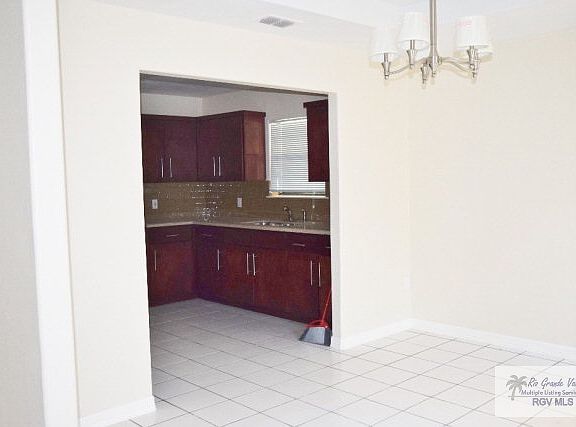 3rd image of 3503 Queensway Dr