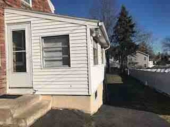 3rd image of 436 Glen St