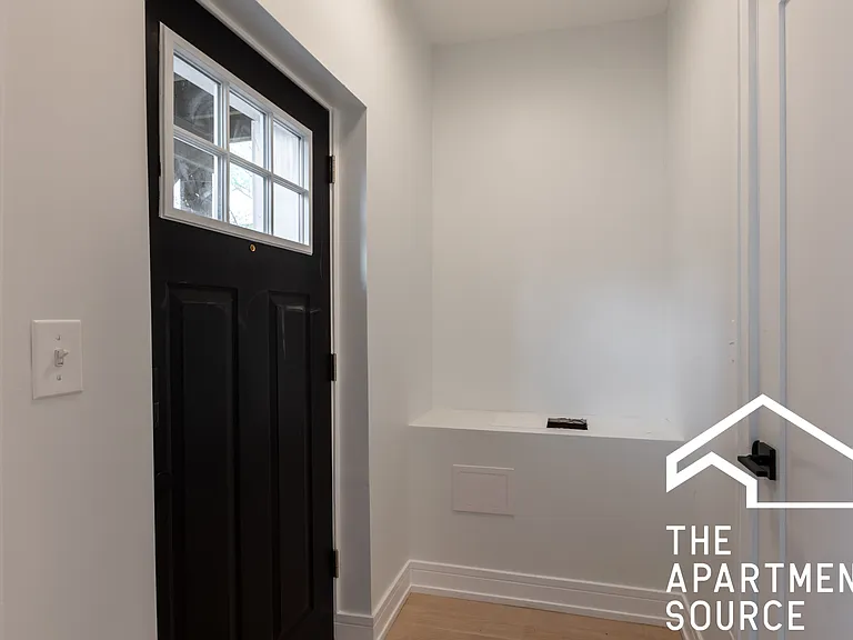 2943 N Gresham Ave #1 — Photo 7