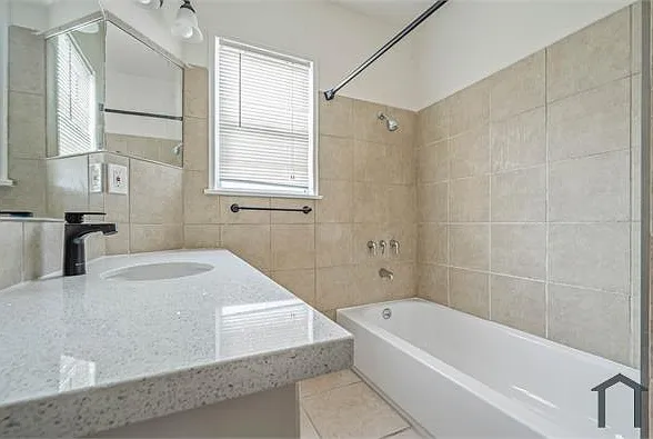 4067 Sutro Ave — Photo 17