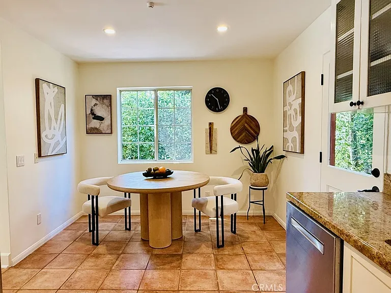 7621 Norton Ave — Photo 9