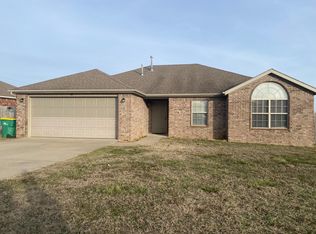 131 Willow Dr, Centerton, AR 72719