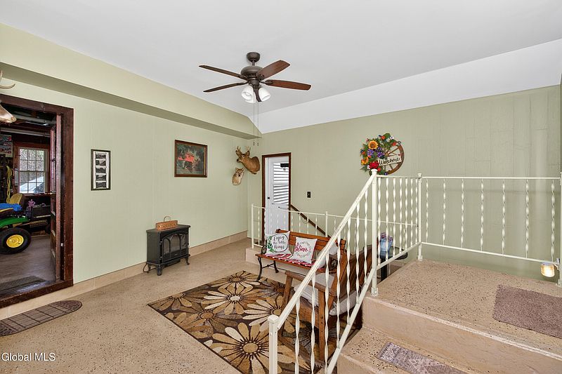 3rd image of 141 Decker Lane