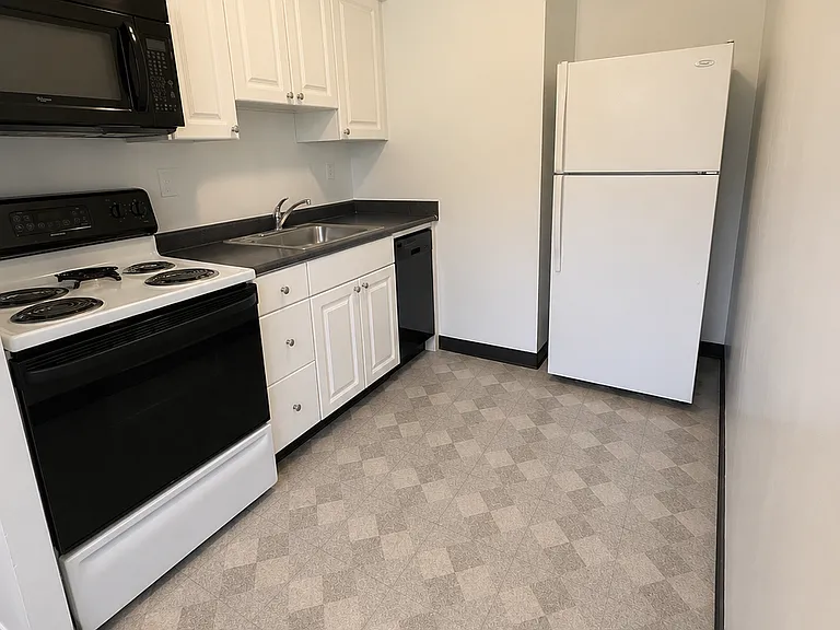 15 Carroll Ave #F85 — Photo 4