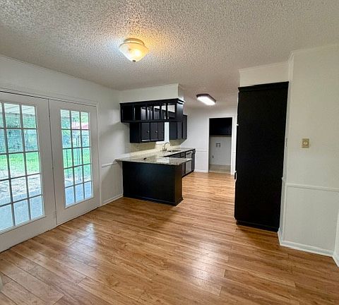 2nd image of 1212 Mockingbird St