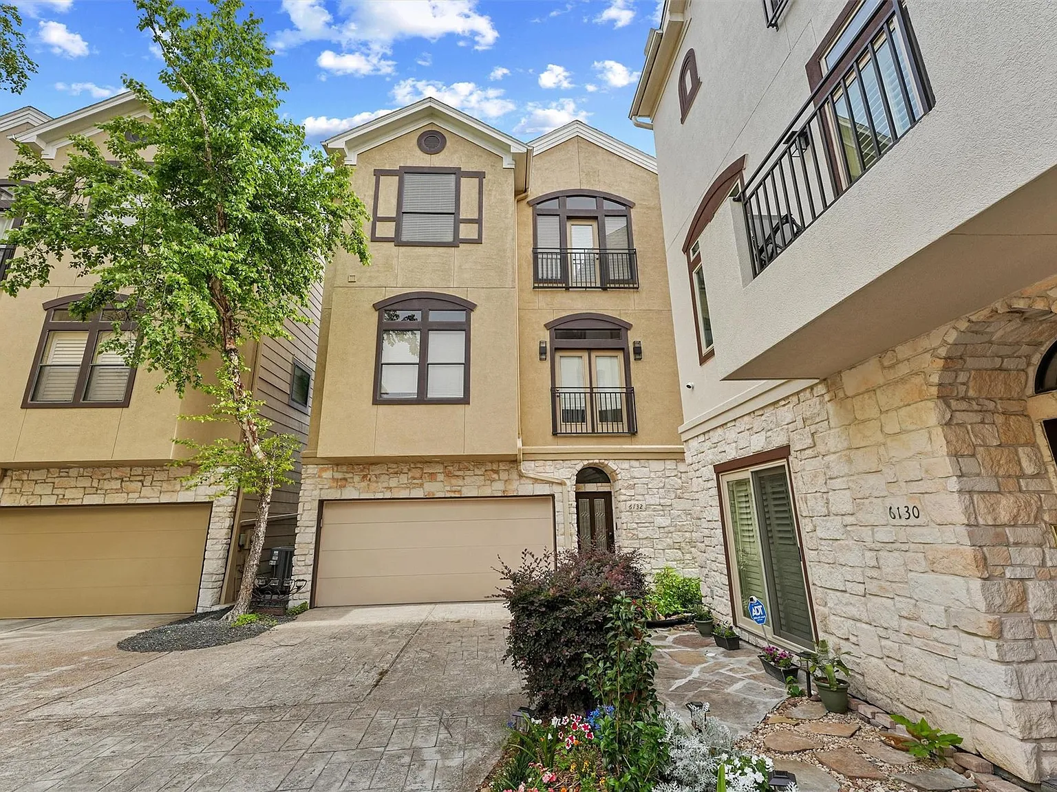 3 bed, 3.5 bath, 2096 sqft, $2,950 — Photo 2