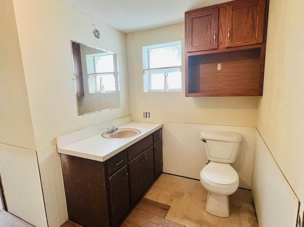 6 Cherry St, Marion, KS 66861