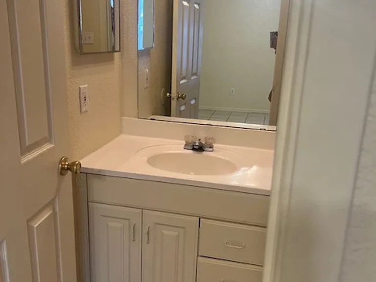 2204 Katy Ln — Photo 8