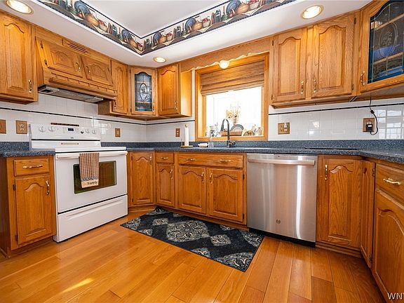 3rd image of 4550 Thrall Rd