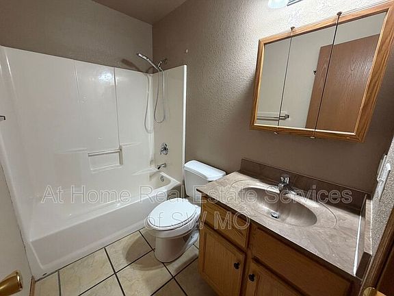 5th image of 631 W Meadowview Dr APT 4