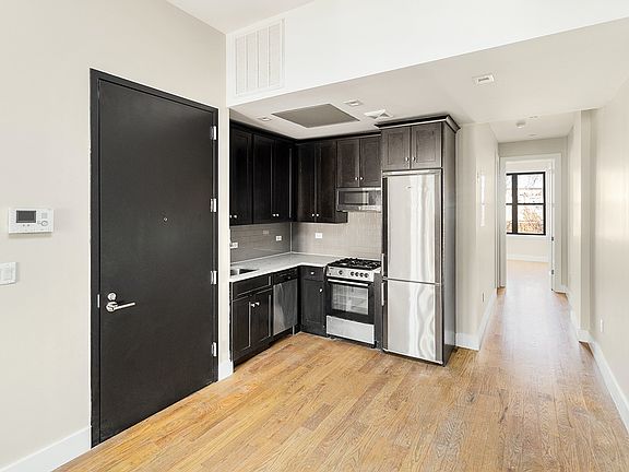 3rd image of 605 Onderdonk Ave #2R